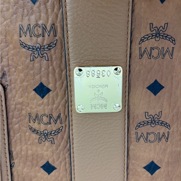 MCM Reversible Liz Shopper in Visetos Medium - Picture 6 of 12